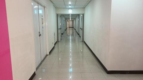 泰清潔居家生活 - 百貨商場走廊牆面油漆01