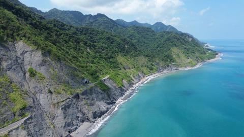 曾靖予 - 攝影影像
空拍攝影
地點: 蘇花公路
設備: Dji Mini 3