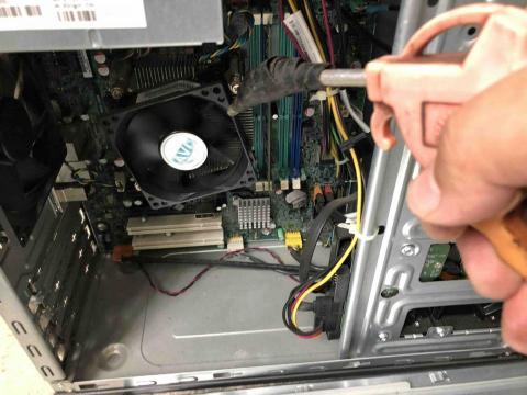 邱弘傑 - 電腦清潔維修