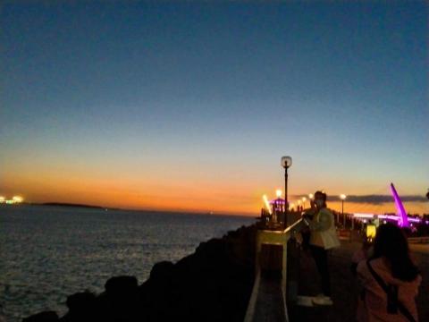 高珮芸 - 帶鄰居加金毛散步