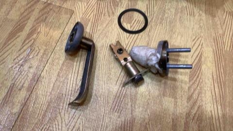 邱弘傑 -  門鎖更換