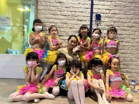 王子芸 - 演出表演服照