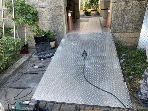 顥允企業/王先生 - 依地形施作防滑斜花板完工照