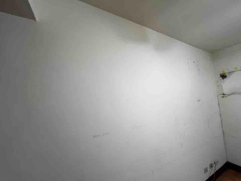 Kelvin(凱爾文藝術塗裝) - 清水模/舊型冷氣窗口封窗(前) Kelvin(凱爾文藝術塗裝) - 清水模/舊型冷氣窗口封窗(前)