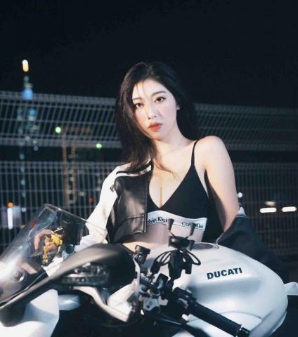 Amber Chen 妝髮造型師 - 網紅重機拍攝妝髮