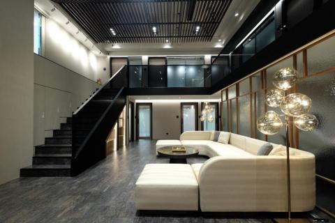 Alain 楊建章 - 任何進口款式家具均能為您訂製