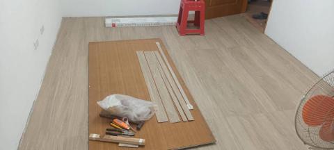 劉淼鑫 - 地板安裝