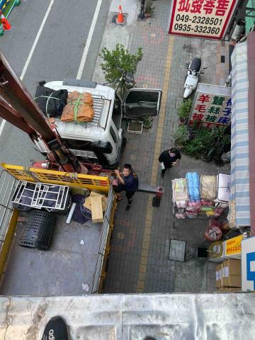 一元搬家貨運有限公司 - 吊車搬運