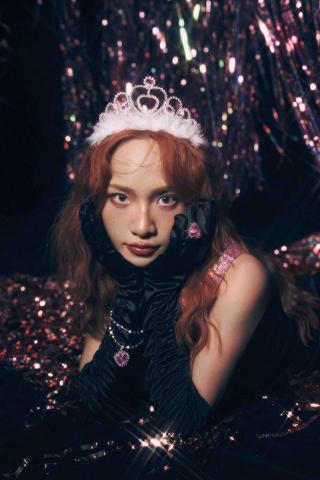 Amber Chen 妝髮造型師 - 小紅書派對妝容（髒橘腮紅雀斑妝）