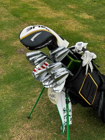 提供高爾夫球tee服務的專家kai