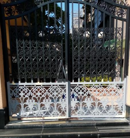 金鵬塗裝 各式塗料施工 - 鐵門漆面修繕改色