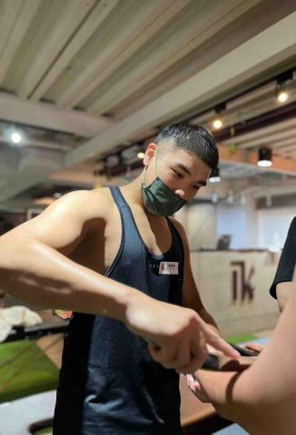 台中區私人教練 Kit - 徒手按摩/筋膜刀