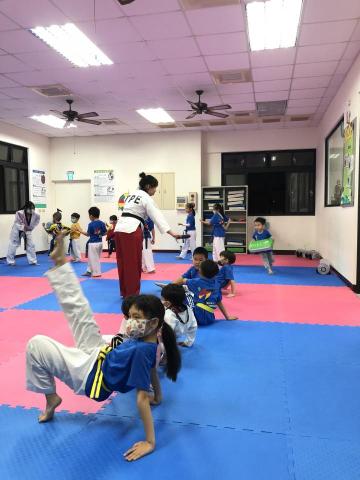 黃佩琳 - 足技訓練