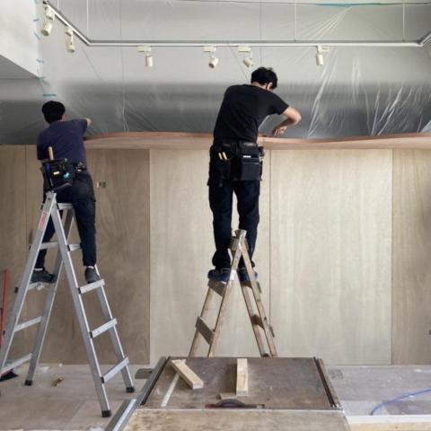 什木工地有限公司 - 木作施工.台北建材設計中心展位 --
造型天花、造型架高地板基座、單面隔間、展示櫃體、木地板