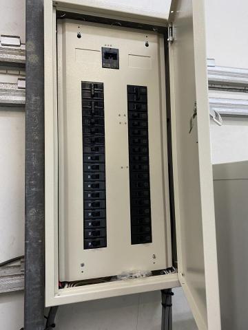 鄭銘峯 - 斷路器開關箱配電