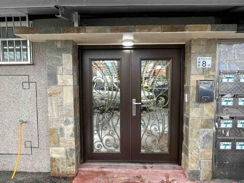 荷葉根 - 鍛造大門.文化石做匡.磨石子門檻