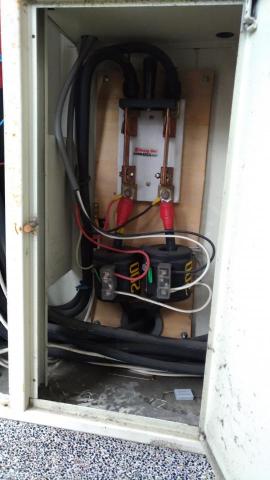 鄭銘峯 - 閘刀2次測貫穿型比流器安裝