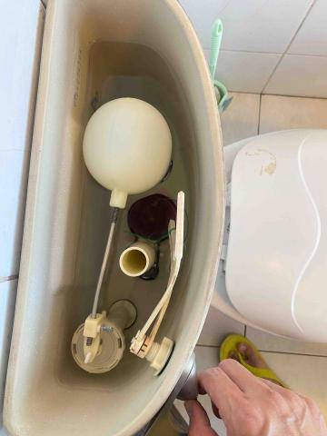 陳又健/翔奕水電企業社 - 更換2段式水箱另件