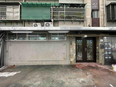 荷葉根 - 抿石子外牆拉匡.白鐵窗.隔音窗.文化石門框.鍛造大門.磨石子門檻.白鐵鐵皮屋