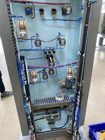 鄭銘峯 - 控制室線路配置