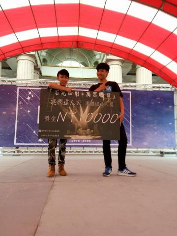 林凱毅吉他工作室｜台中學吉他｜豐原吉他教學 - 大學時參加學校的達人秀比賽獲獎