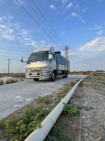 駿源全台搬家托運 - 車輛介紹 2、此車輛配合固定廠商 如 飼料公司 肥料公司 家具公司  機具公司 服務運送