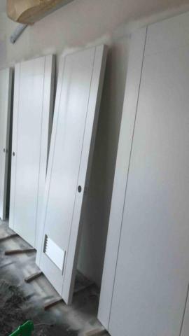 翁震宇 - 士林區門片改色冷烤