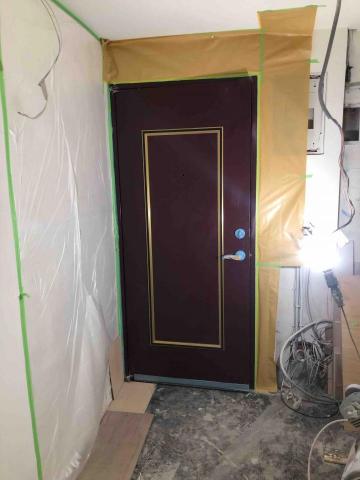 翁震宇 - 萬華區門片改色