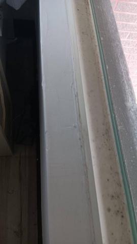 大弘清潔工程行 - 窗框污垢清潔作業前