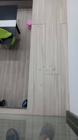 大弘清潔工程行 - 樓中樓，窗框外側平台，清潔作業前