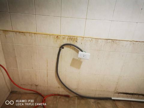 大弘清潔工程行 - 除塵除垢前，壁面磁磚地磚圖