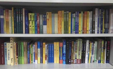 佑玄數理家教班（實地與線上均可） - 書櫃