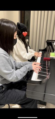 楊老師｜到府鋼琴教學🎹 - 老師上課親自示範彈奏，吸收音樂知識事半功倍?