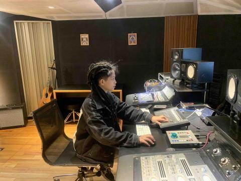 高香蘭 - 錄音中