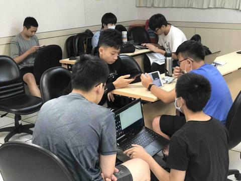 王暐翔 - （國中）資訊應用學習營隊