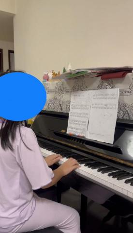 Joanne 鋼琴🎹 - 國小二年級,從一年級開始學鋼琴,很有音樂熱忱,參與各種音樂表演活動及參與檢定考試,未來安排參與國際比賽