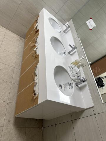 晨庠奢石概念館-晨庠有限公司 - 系統浴櫃 
結晶鋼烤(5面)
發泡板桶身
外掛把手
人造石檯面(純白)
凱撒面盆
凱撒龍頭