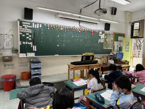 Joanne 鋼琴🎹 - 國小的音樂課,我已經代課經驗快3年,未來會繼續