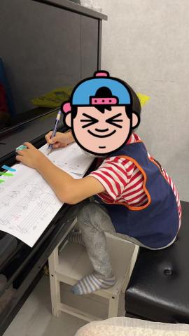 Joanne 鋼琴🎹 - 學齡前的幼兒音樂啟蒙,穩定學習到現在,從沒有興趣變的很愛來上課~媽媽都覺得很欣慰