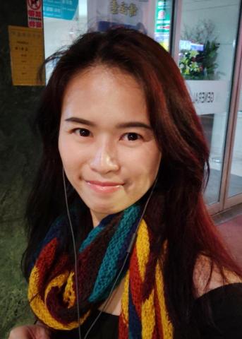 提供妝髮服務的專家molly