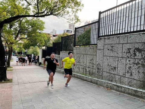 黃諾亞 - 間歇斜坡衝刺(左黑) 黃諾亞 - 間歇斜坡衝刺(左黑)