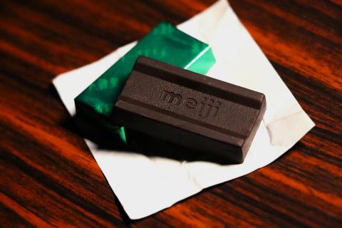 紅羽攝影 - 商業攝影     明治黑巧克力
(僅供參考用，請勿挪做其他其他用途使用)