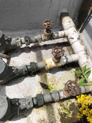 小郭 - 水錶前開關漏水