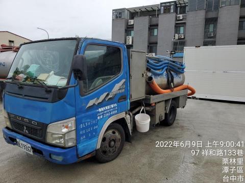 上佑妮事業有限公司 - 本公司自有水肥車