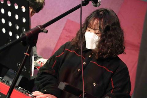 提供台北流行音樂中心服務的專家黃佳音