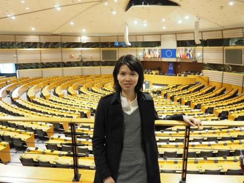 譯中人：口譯/筆譯 (臉書可搜「譯中人」) - 歐盟總部