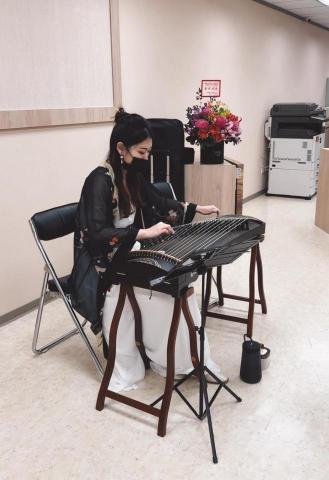 音樂旅人 Music Voyager - 恭喜群益金鼎證券 大興財富管理分公司盛大開幕?
感謝Richard邀請音樂旅人參與開幕酒會暨投資講座活動!
現場不僅有精彩的講座和美酒,還有動人的音樂!這樣用心的開幕典禮,實在令人印象深刻,祝願公司事業蒸蒸日上✨!
#音樂旅人 #musicvoyager #群益金鼎證券#開幕典禮 #投資講座 #開幕典禮 #財富管理 #投資講座#國樂團 #民樂團 #古箏 #揚琴 #胡琴 #音樂 #音樂商演 #音樂教學 #音樂分享 #music #chinesemusic #傳統音樂 #流行音樂 #感謝支持 #盛會回顧 音樂旅人 Music Voyager - 恭喜群益金鼎證券 大興財富管理分公司盛大開幕?
感謝Richard邀請音樂旅人參與開幕酒會暨投資講座活動!
現場不僅有精彩的講座和美酒,還有動人的音樂!這樣用心的開幕典禮,實在令人印象深刻,祝願公司事業蒸蒸日上✨!
#音樂旅人 #musicvoyager #群益金鼎證券#開幕典禮 #投資講座 #開幕典禮 #財富管理 #投資講座#國樂團 #民樂團 #古箏 #揚琴 #胡琴 #音樂 #音樂商演 #音樂教學 #音樂分享 #music #chinesemusic #傳統音樂 #流行音樂 #感謝支持 #盛會回顧