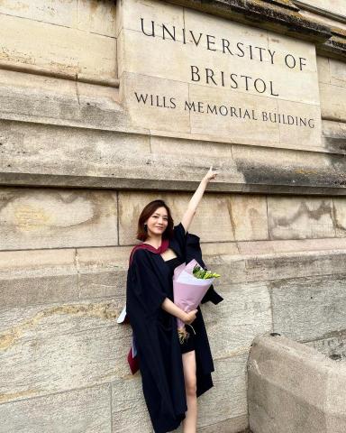 Nikkie - 碩士畢業照