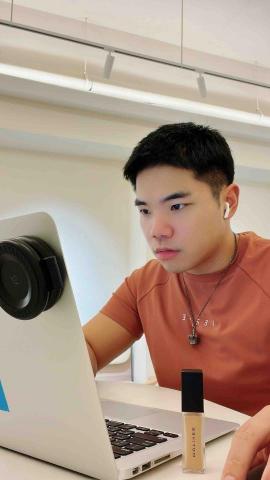 提供營利所得服務的專家周傑克