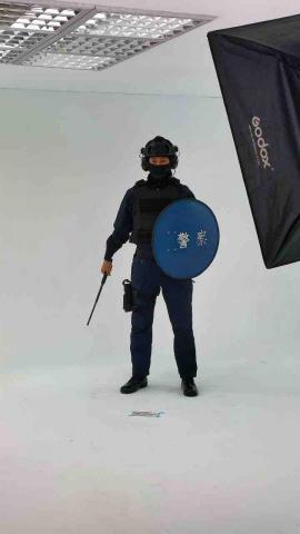 王呈功｜演藝事業 - 全家便利店《雙十一購物節》檔期廣告飾演特警隊隊長，定裝照。